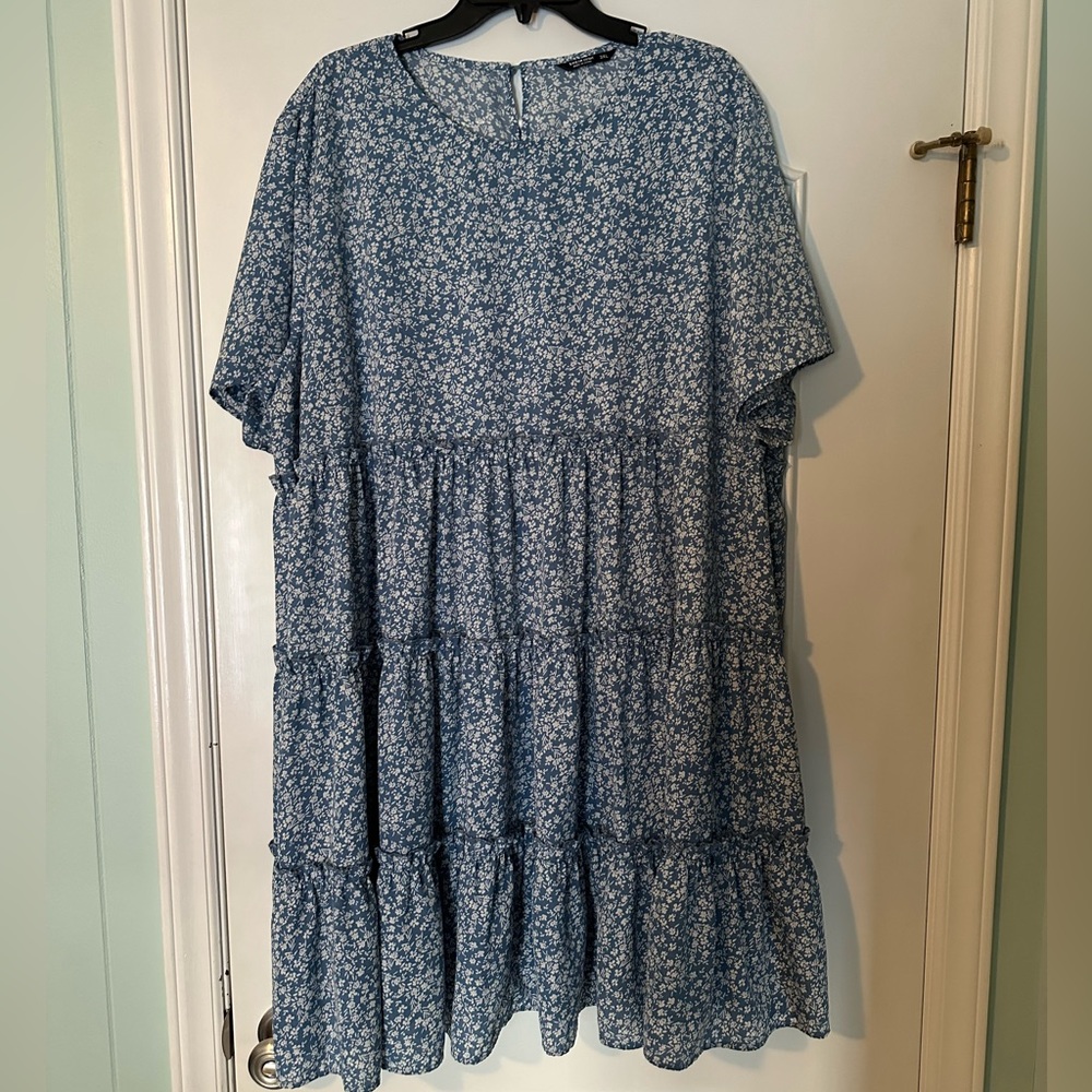 Shein Curve blue + white floral print tier dress